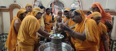 रायपुर में गूंजे प्रभु जिनेन्द्र के जयकारे: पूज्य संतों के सानिध्य में भव्य जिन-अभिषेक, शांतिधारा व आहारदान संपन्न